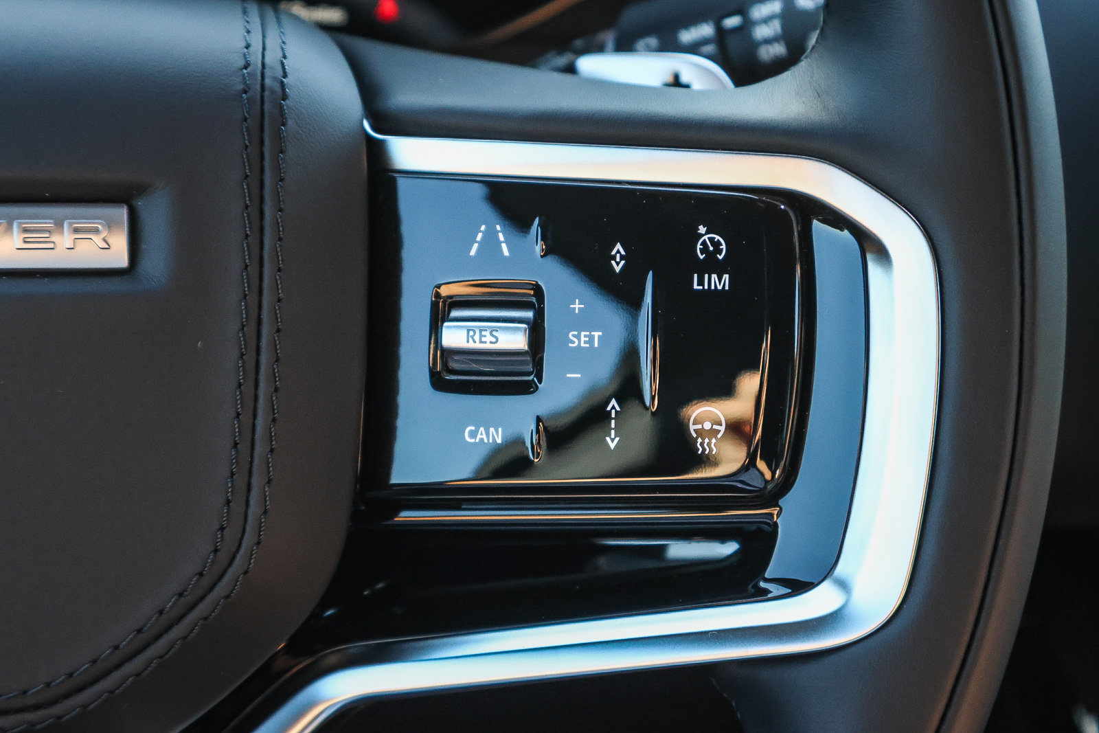 New 2027 Land Rover Range Rover Sport SE AWD/4WD image 32