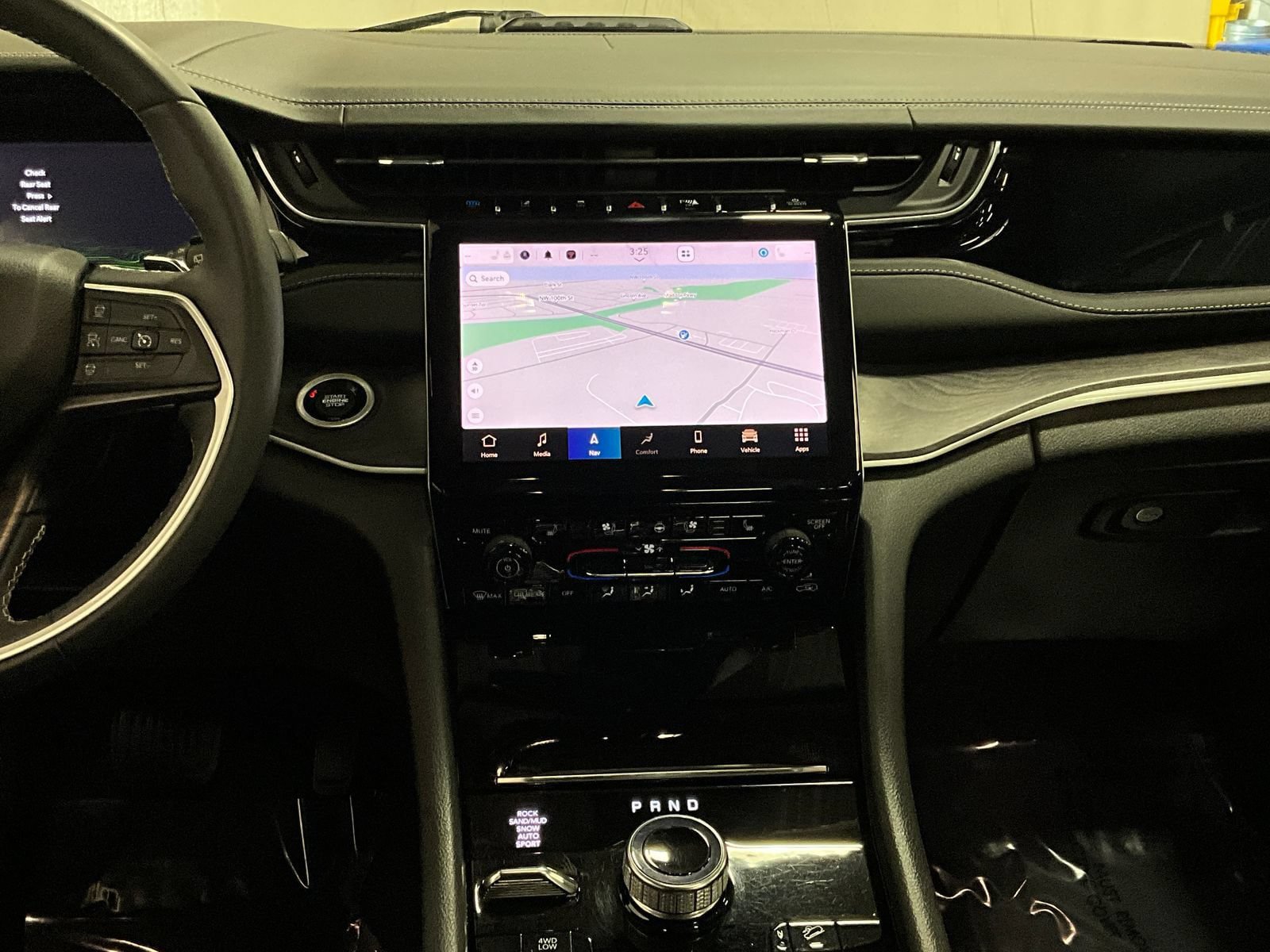 Used 2022 Jeep Grand Cherokee Limited 4xe w/ Luxury Tech Group II AWD/4WD image 8