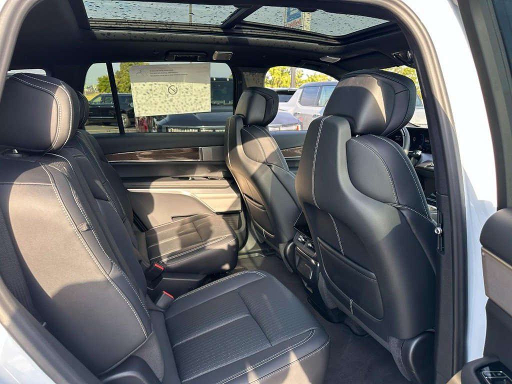 New 2026 Cadillac Vistiq Sport AWD/4WD image 4