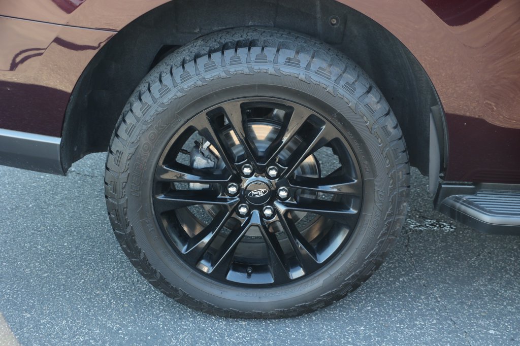 Used 2024 Ford Expedition XLT RWD image 11