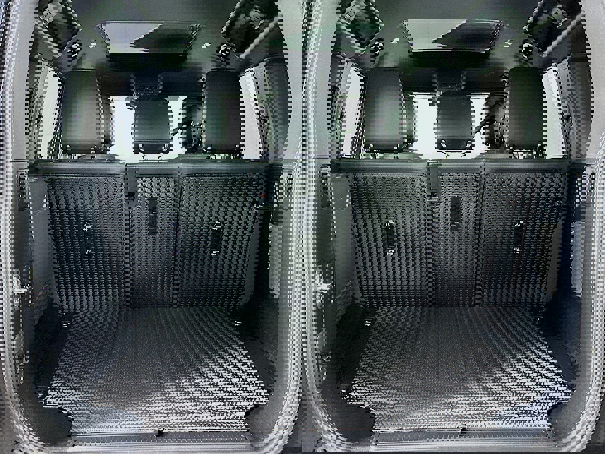 Used 2024 Land Rover Defender 110 Carpathian Edition image 25