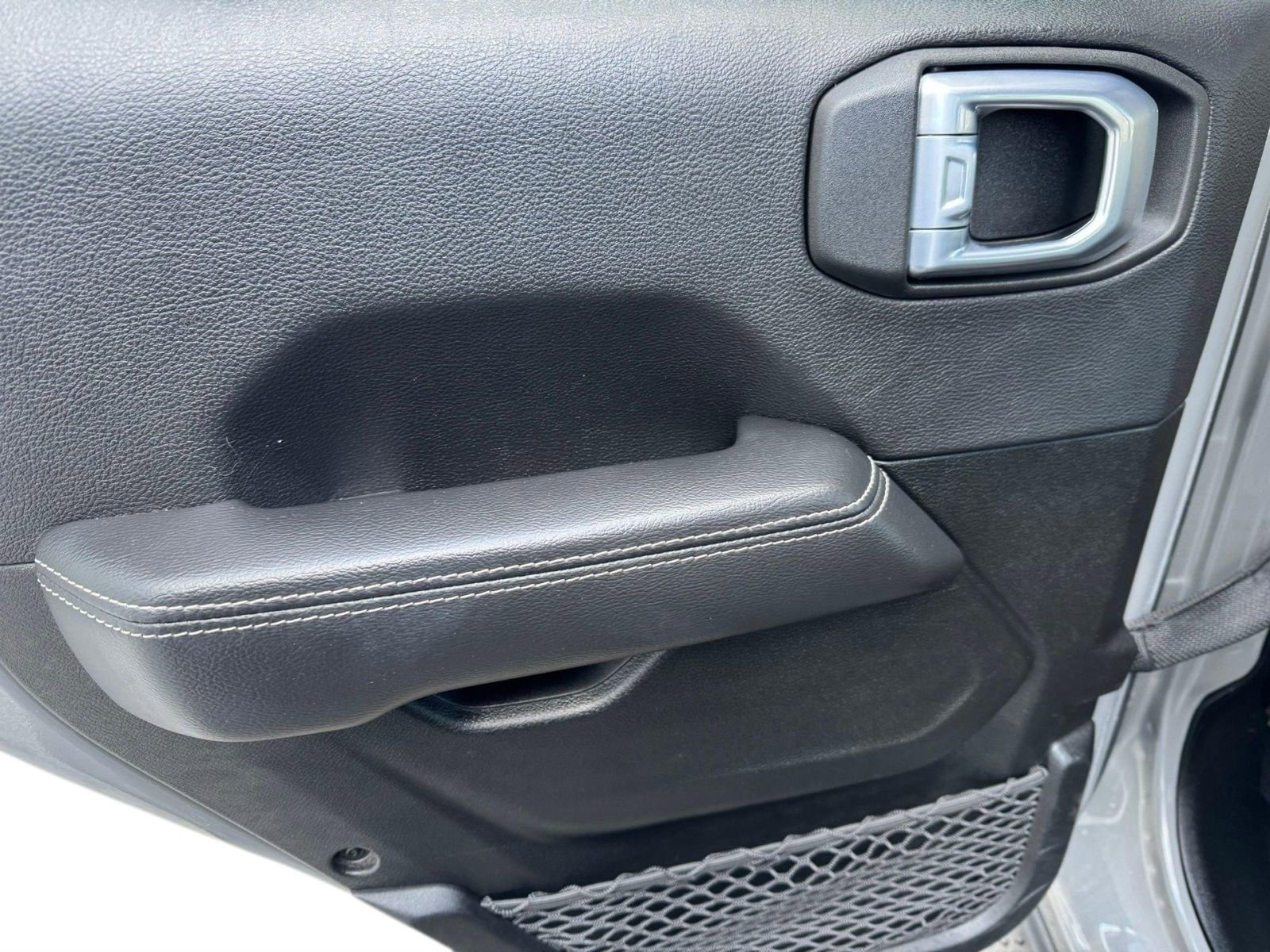 Used 2022 Jeep Wrangler Unlimited Sahara w/ Dual Top Group AWD/4WD image 14