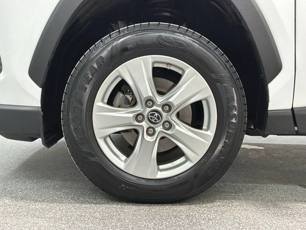 Used 2019 Toyota RAV4 XLE w/ Carpet Mat Package AWD/4WD image 31