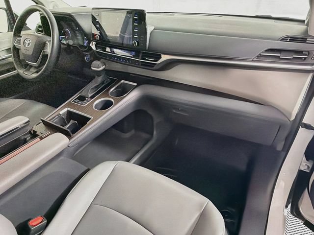 Used 2022 Toyota Sienna XLE w/ XLE Plus Package FWD image 37