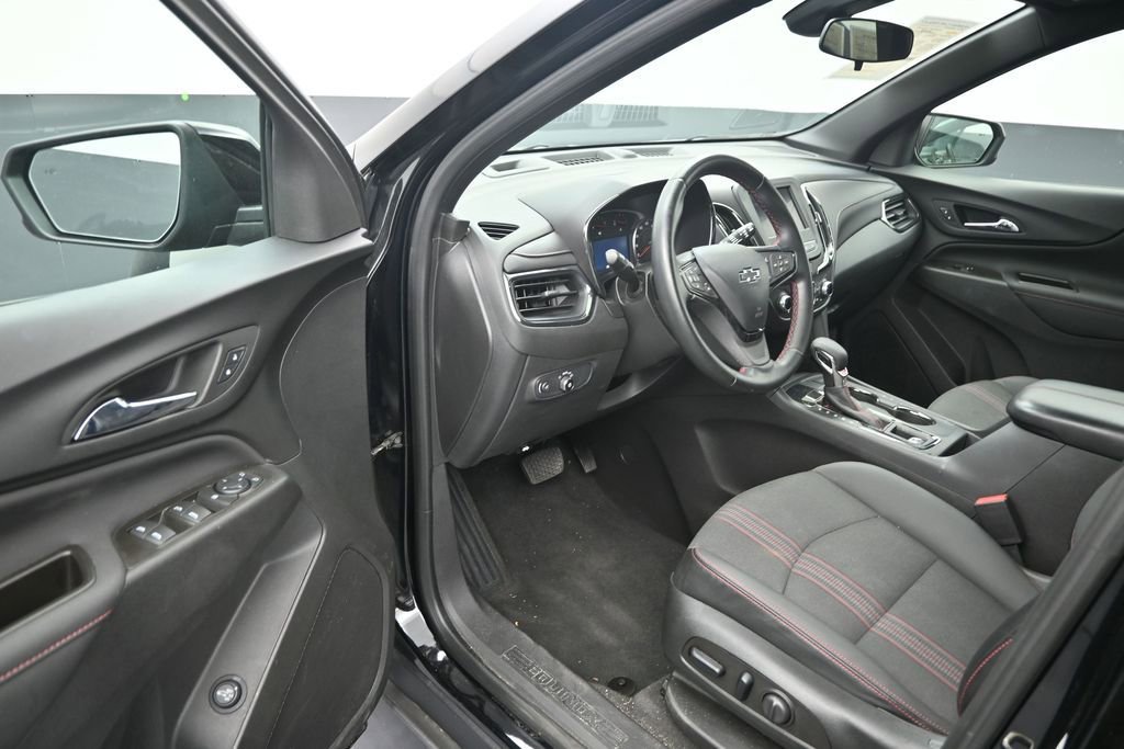 Used 2023 Chevrolet Equinox RS FWD image 10