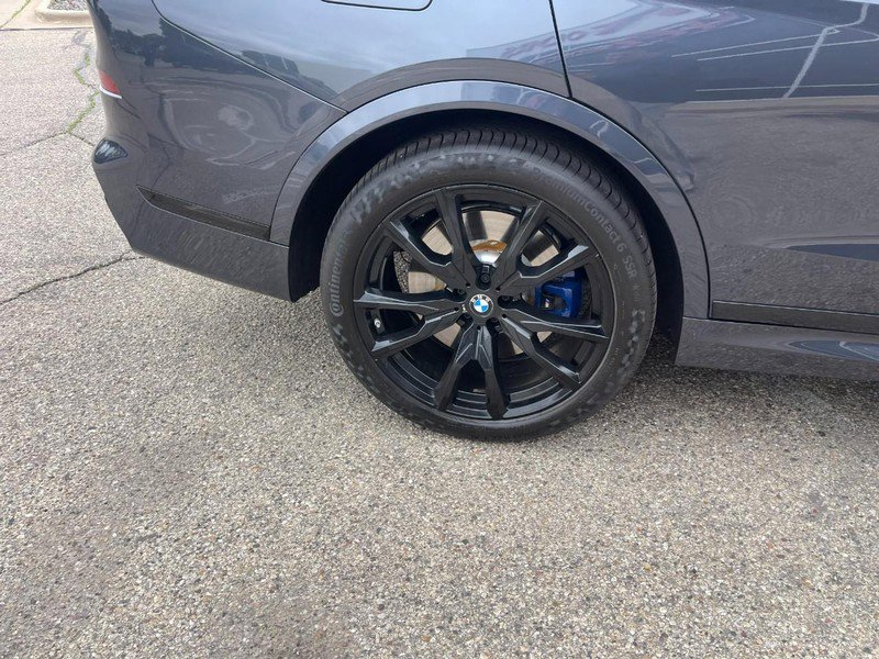 Used 2022 BMW X7 M50i w/ Luxury Seating Package image 9