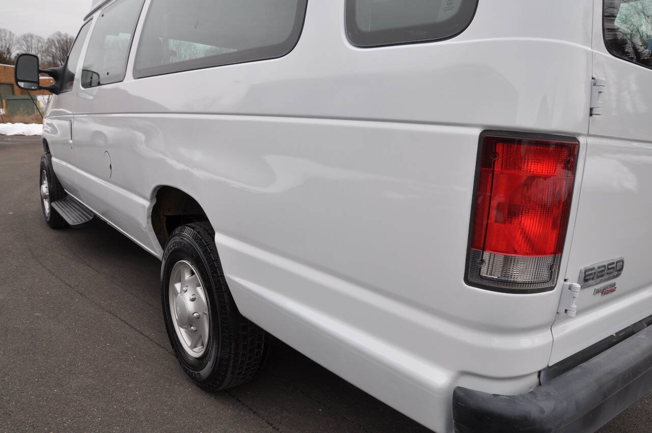 Used 2014 Ford E-250 and Econoline 250 Extended w/ Power Group RWD image 14