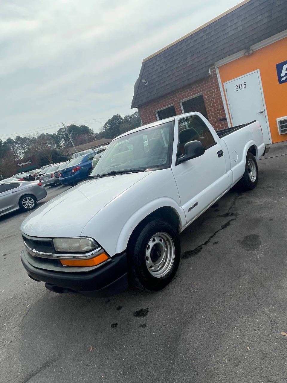 Used 1999 Chevrolet S10 Pickup 2WD Regular Cab image 2