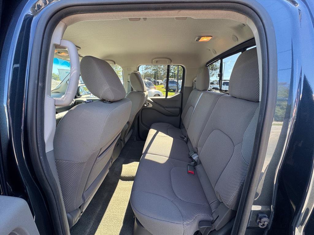 Used 2014 Nissan Frontier SV w/ SV Value Truck Package RWD image 11