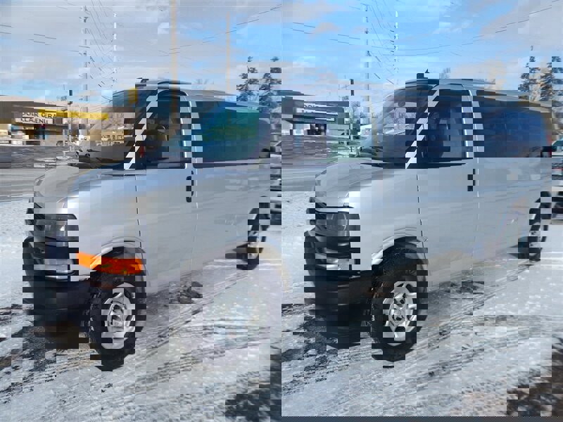 Used 2019 Chevrolet Express 3500 LS image 3