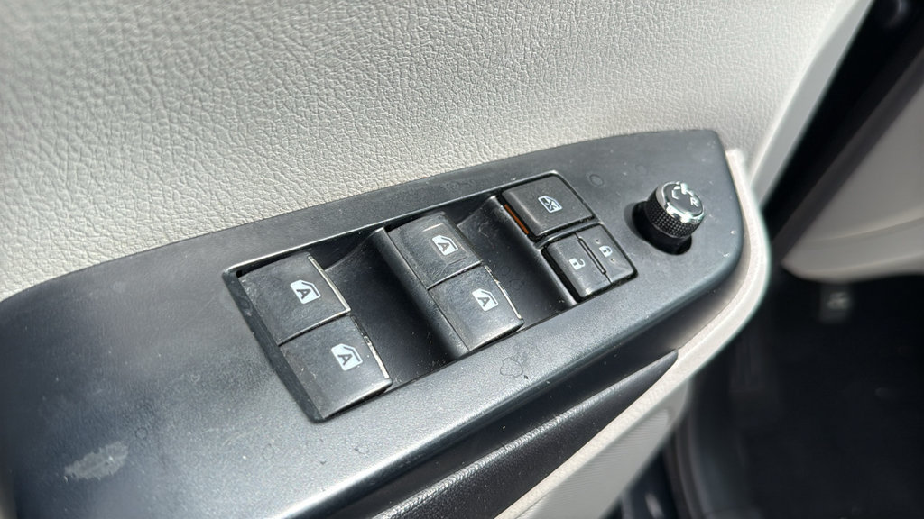 Used 2018 Toyota Highlander Limited Platinum AWD/4WD image 19
