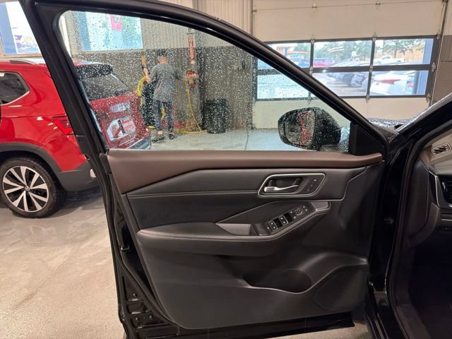 Used 2021 Nissan Rogue SL w/ Premium Package AWD/4WD image 19