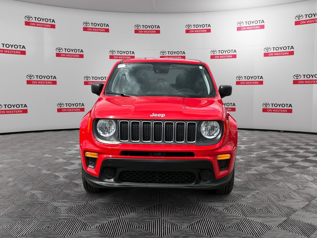Used 2023 Jeep Renegade Latitude AWD/4WD image 2