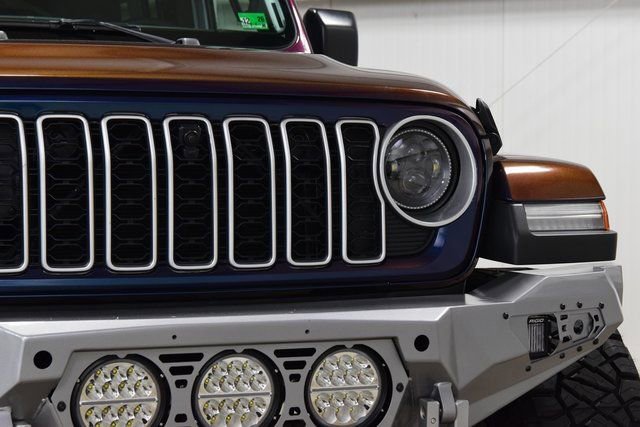 Used 2024 Jeep Wrangler Sahara w/ Technology Group image 9