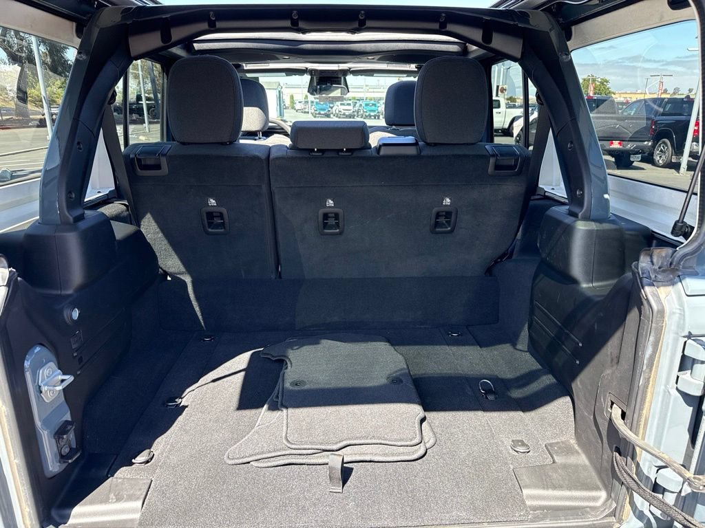Certified 2025 Jeep Wrangler Unlimited Sahara w/ Safety Group AWD/4WD image 7