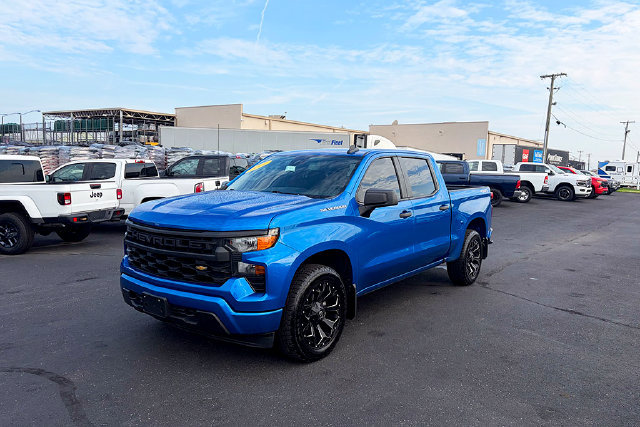 Used 2022 Chevrolet Silverado 1500 Custom AWD/4WD image 3