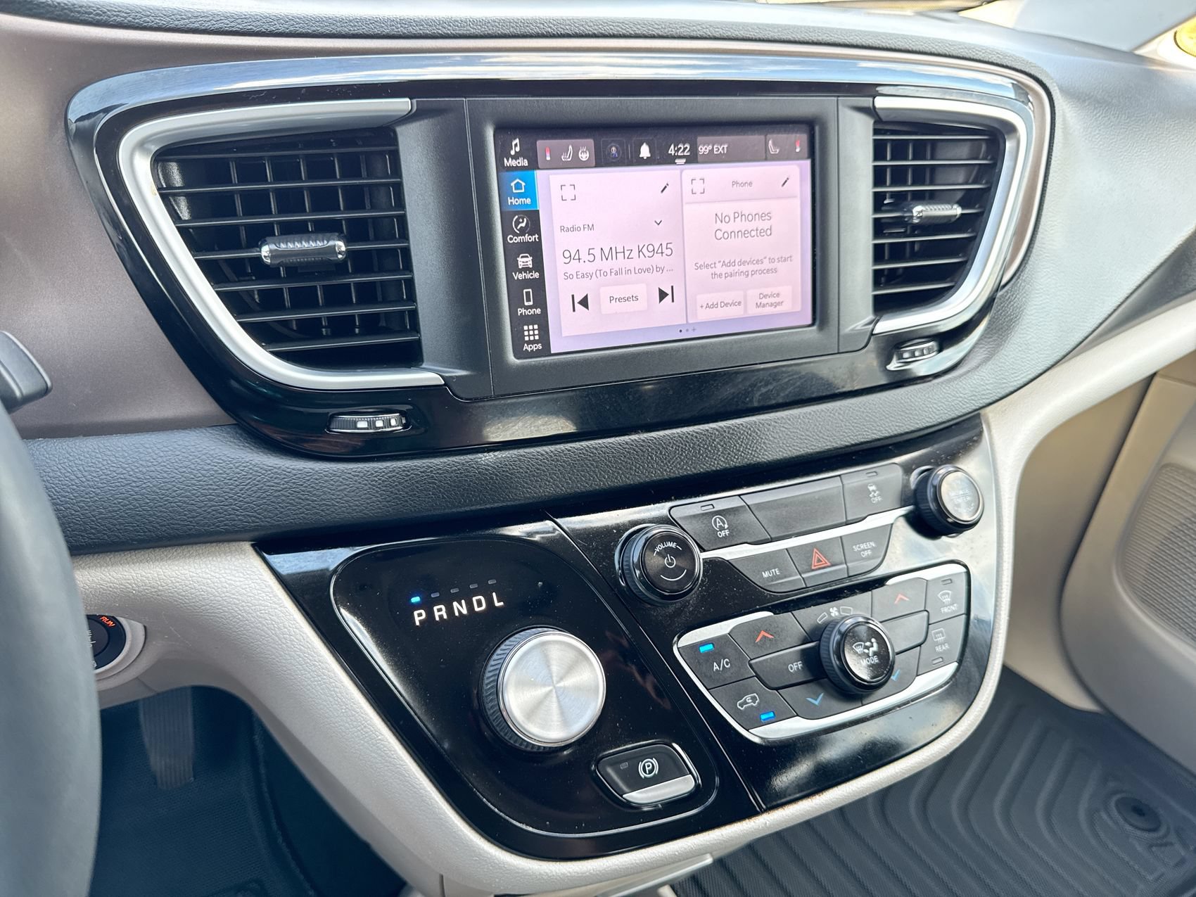 Used 2022 Chrysler Voyager LX FWD image 16