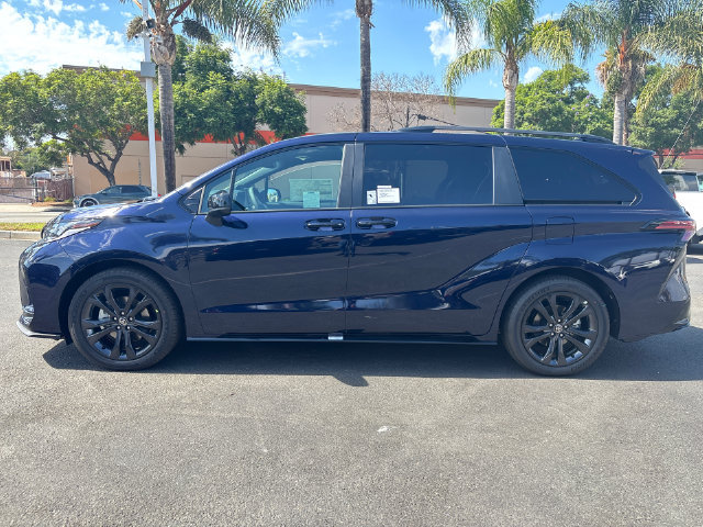 New 2026 Toyota Sienna XSE FWD image 7