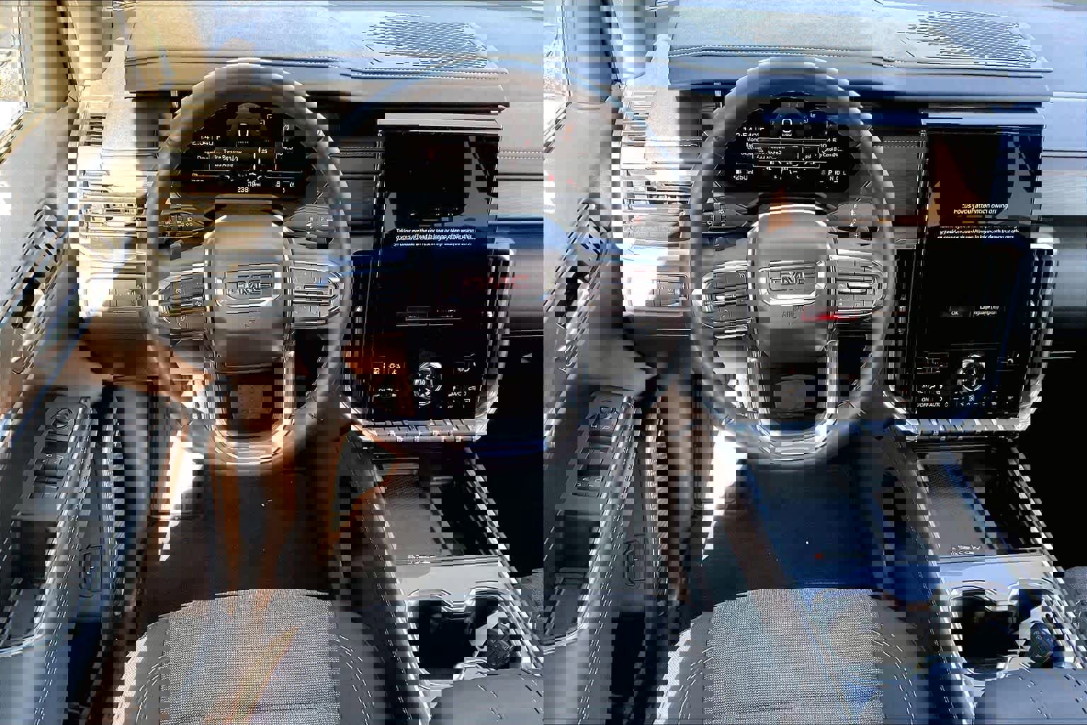 Used 2025 GMC Acadia Elevation image 5