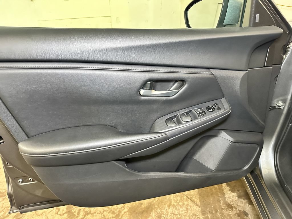 Used 2024 Nissan Sentra SV FWD image 20