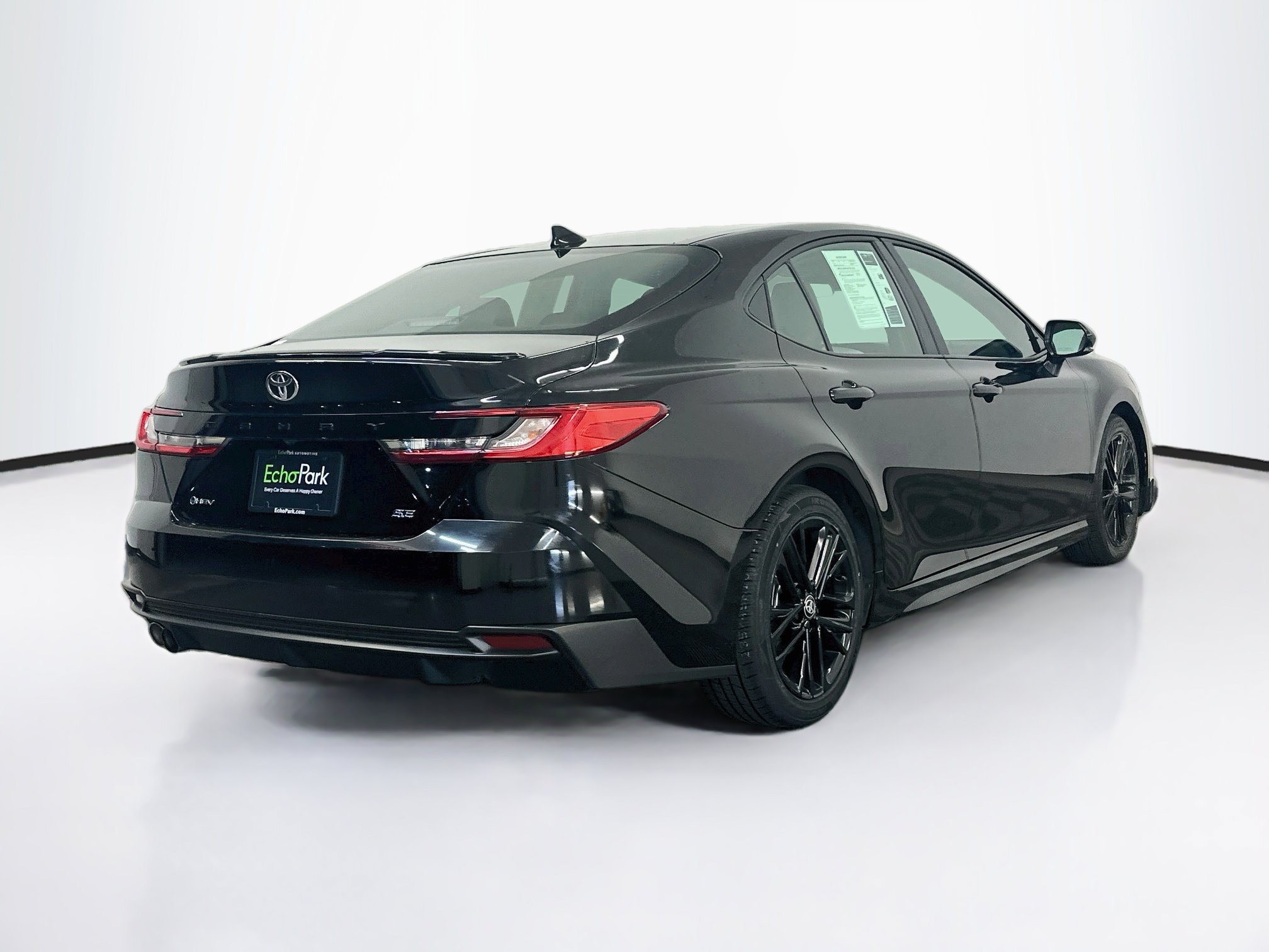 Used 2025 Toyota Camry SE FWD image 9