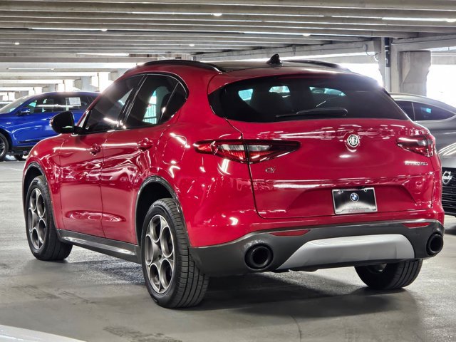 Used 2022 Alfa Romeo Stelvio Ti AWD/4WD image 7