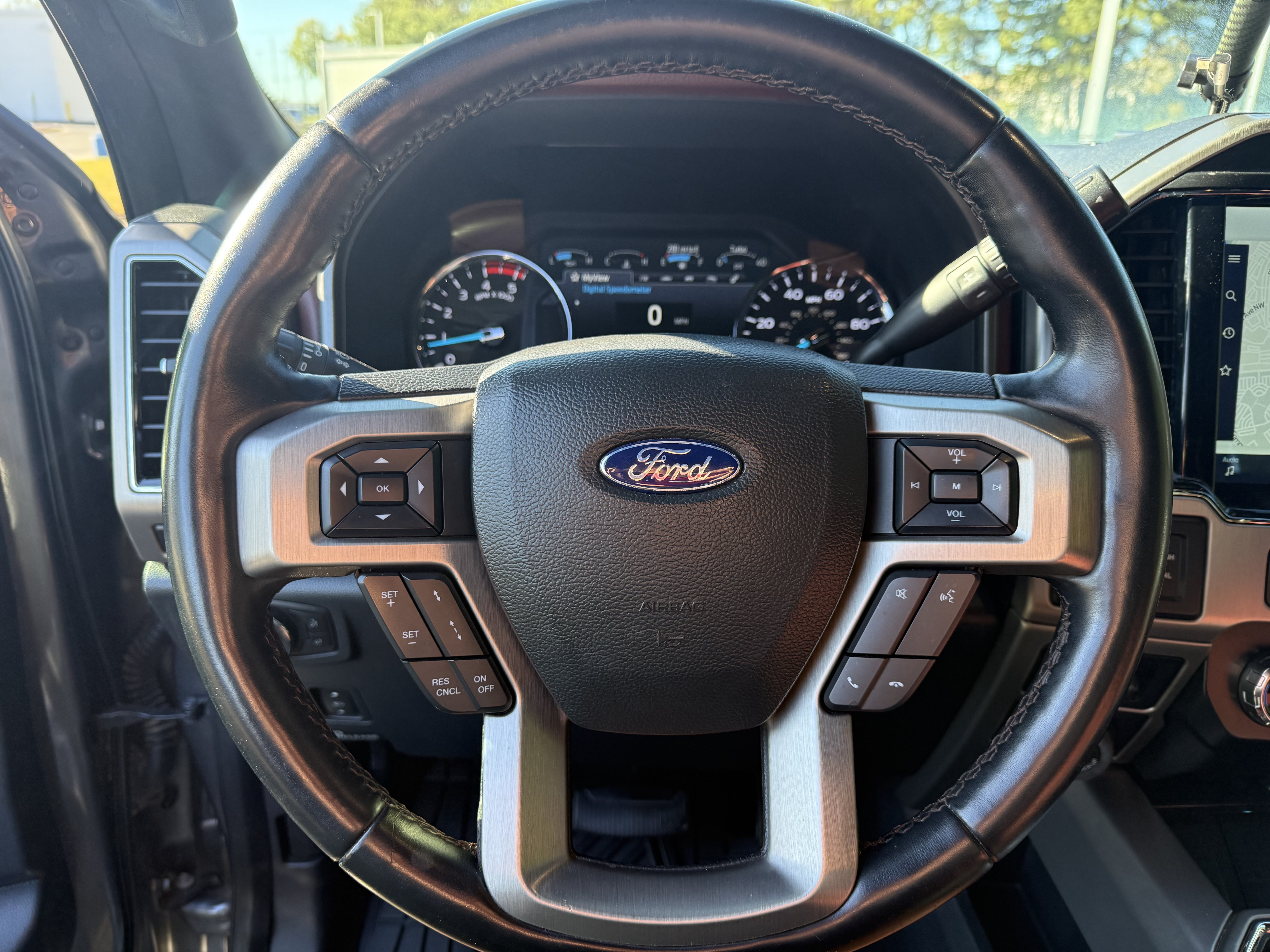 Used 2022 Ford F250 Platinum w/ FX4 Off-Road Package AWD/4WD image 7