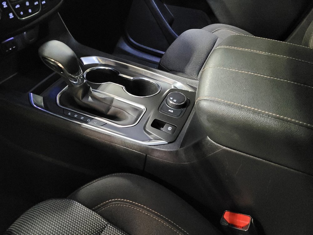 Used 2021 Chevrolet Traverse LS FWD image 26