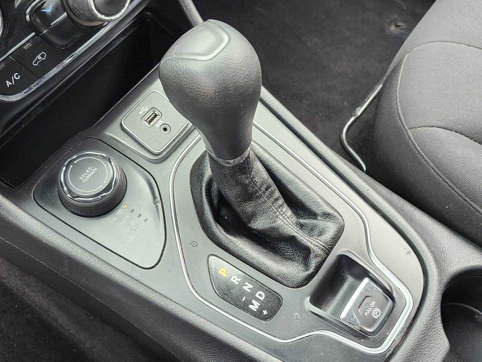 Used 2019 Jeep Cherokee Latitude w/ Popular Appearance Group image 23