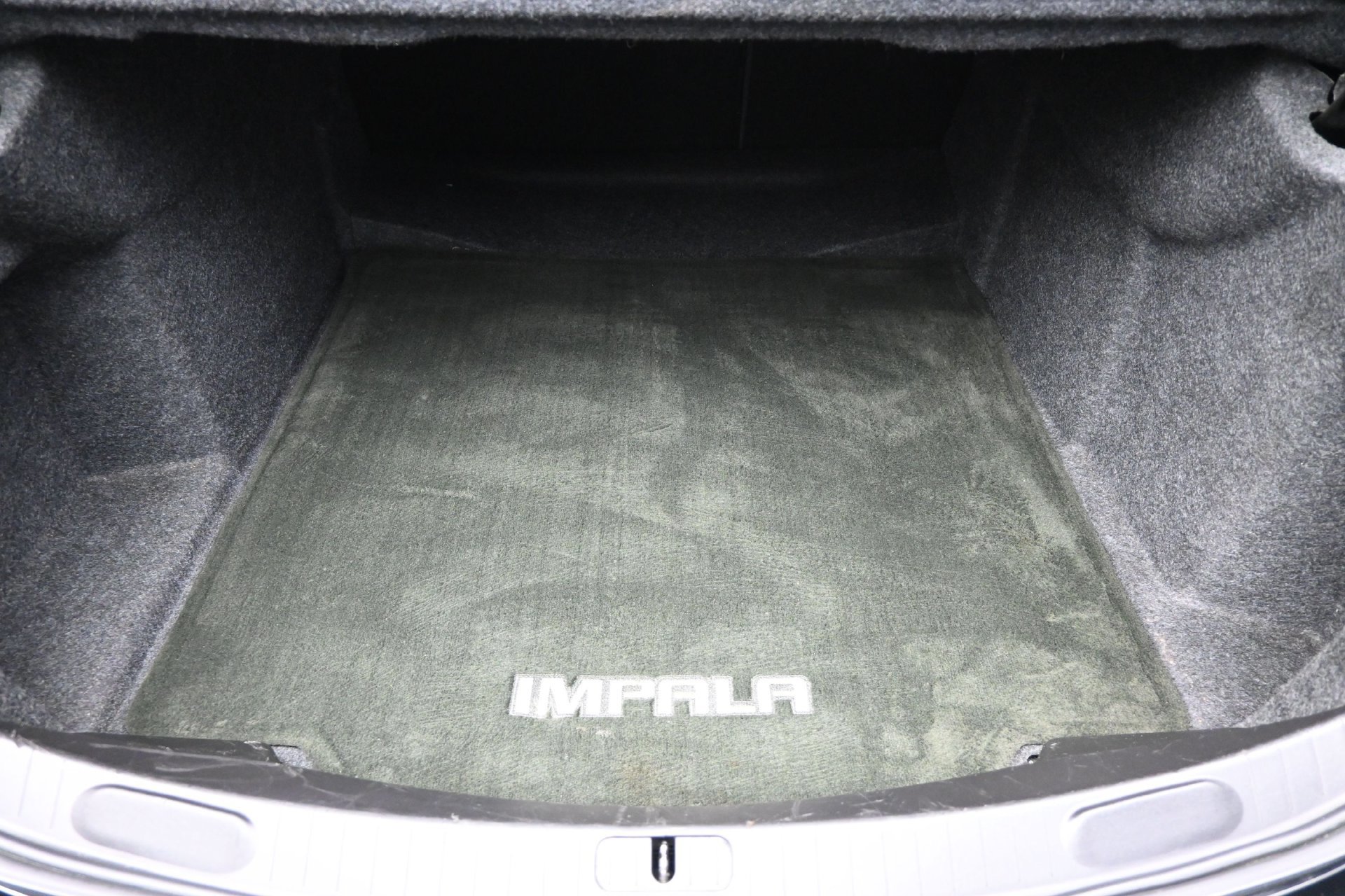 Used 2017 Chevrolet Impala LT FWD image 18