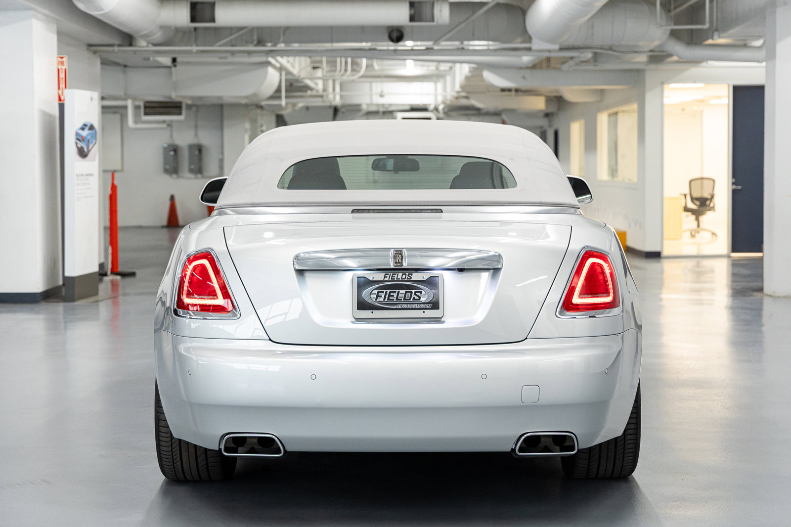 Used 2017 Rolls-Royce Dawn RWD image 3
