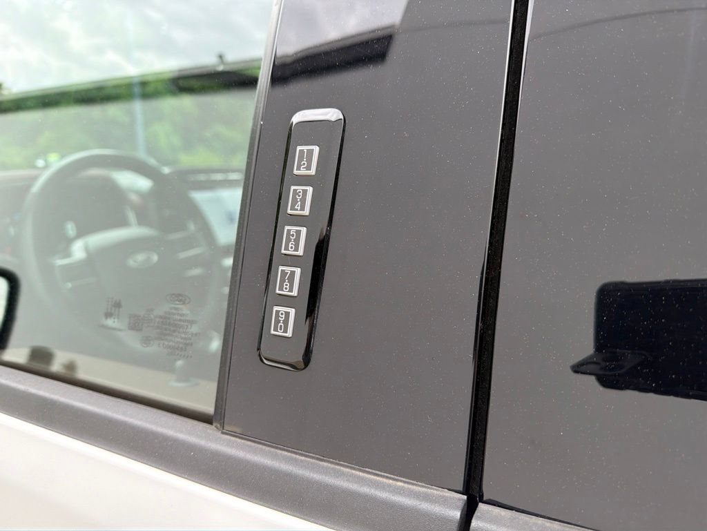 Used 2022 Ford F150 Lariat AWD/4WD image 21