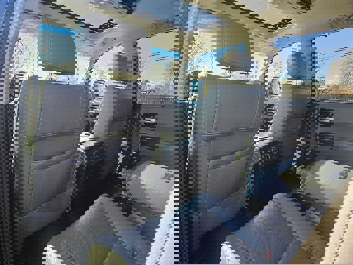 Used 2012 Toyota Sequoia Platinum image 29