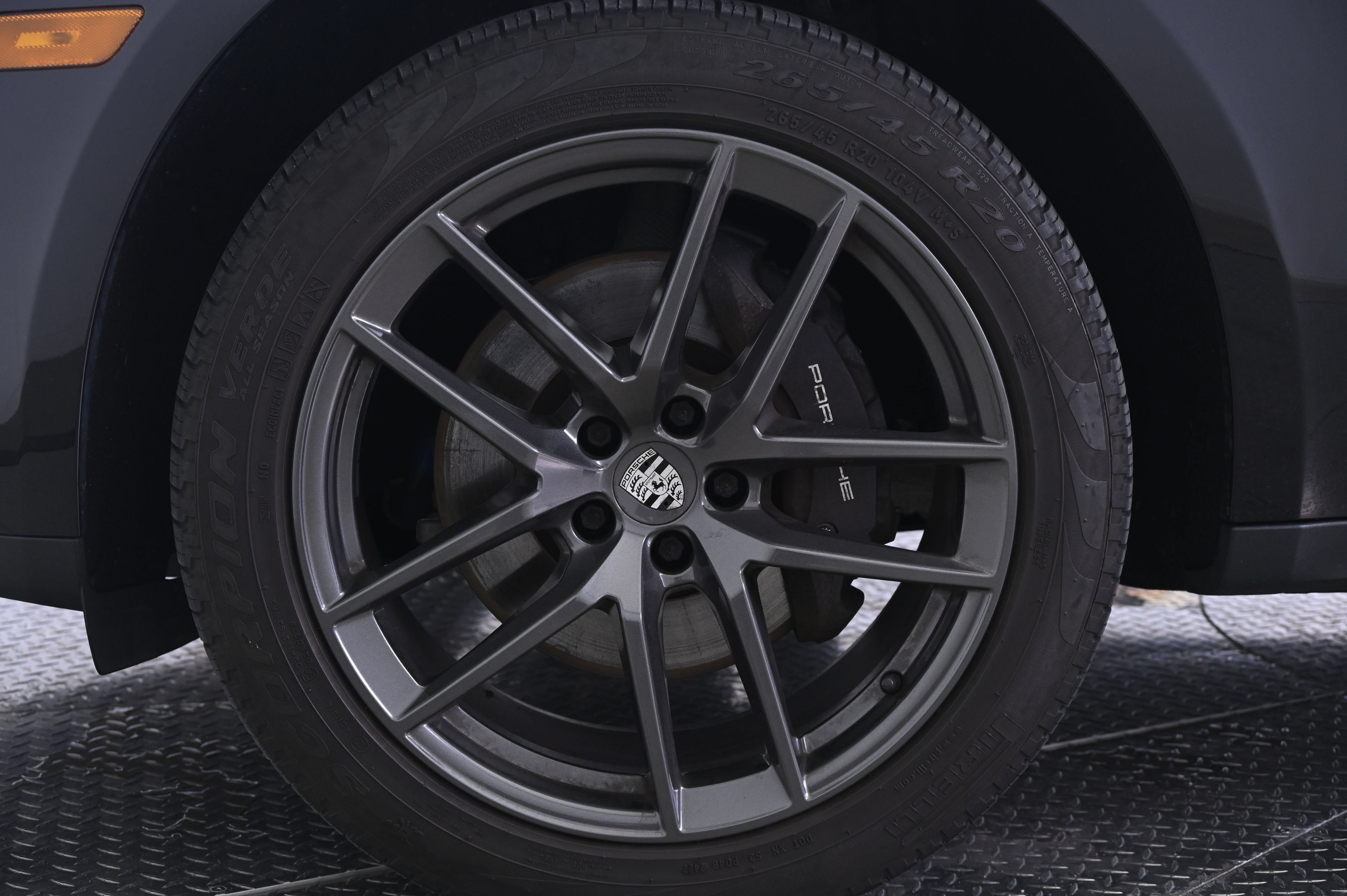 Certified 2023 Porsche Macan Turbo AWD/4WD image 11