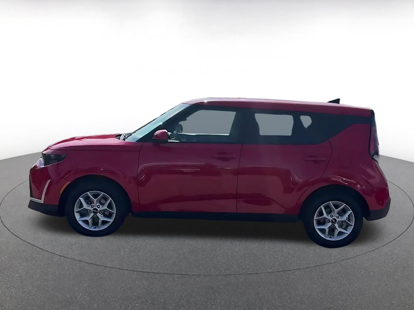 Used 2025 Kia Soul LX w/ LX Technology Package FWD image 9