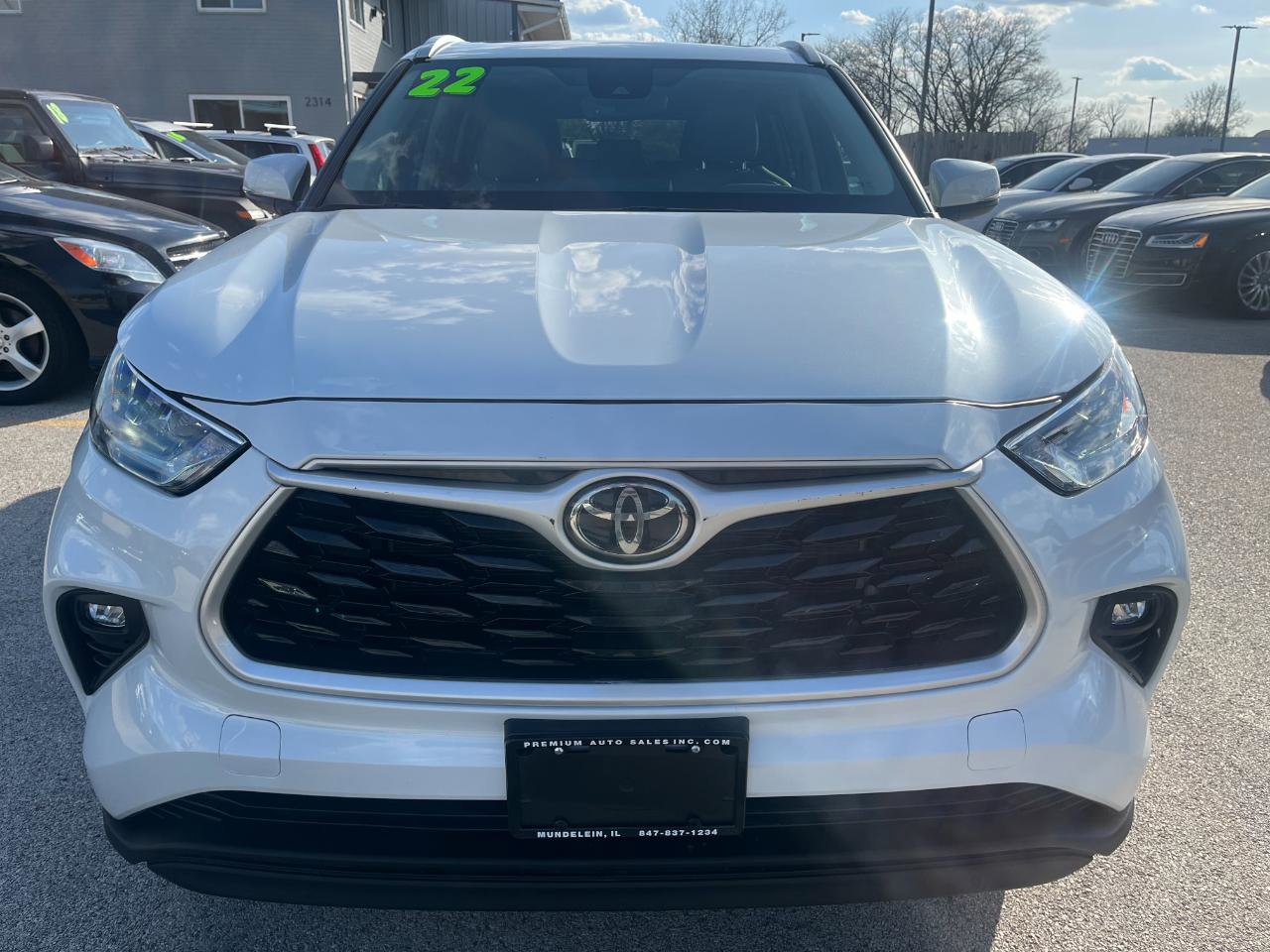 Used 2022 Toyota Highlander XLE AWD/4WD image 8