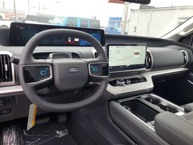 New 2026 Ford Expedition Active image 18