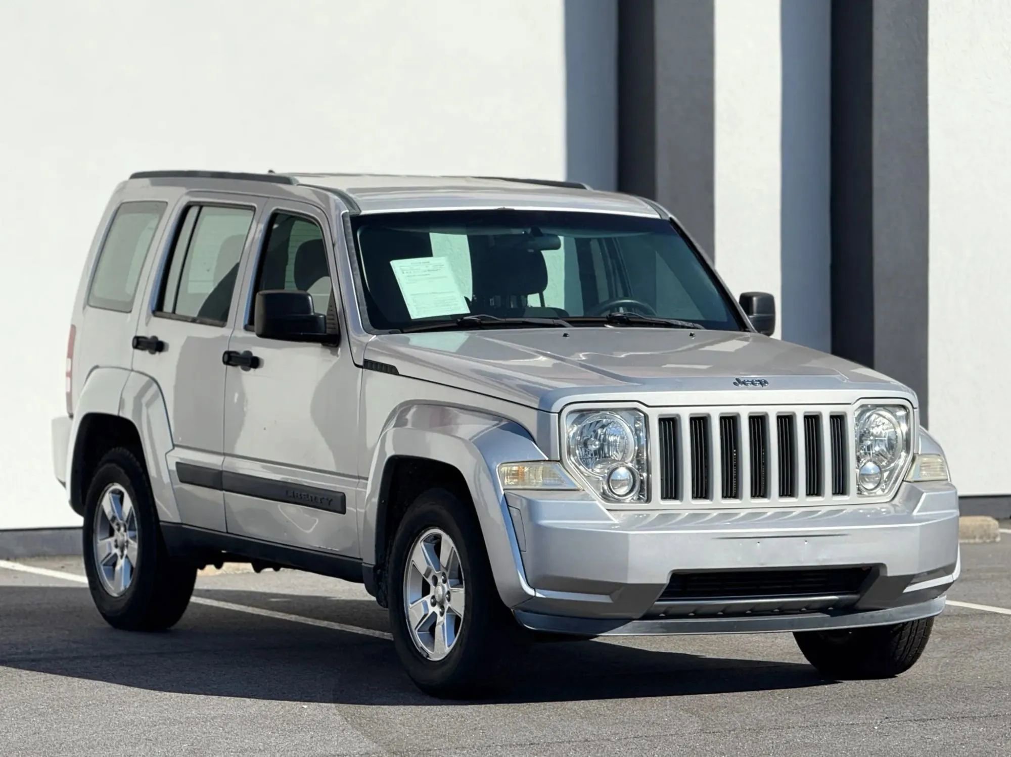 Used 2011 Jeep Liberty Sport image 1