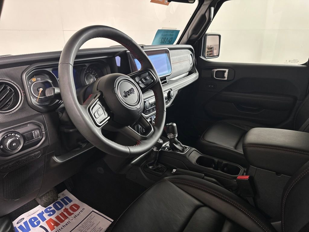 Used 2024 Jeep Wrangler Unlimited Rubicon w/ Convenience Group image 17
