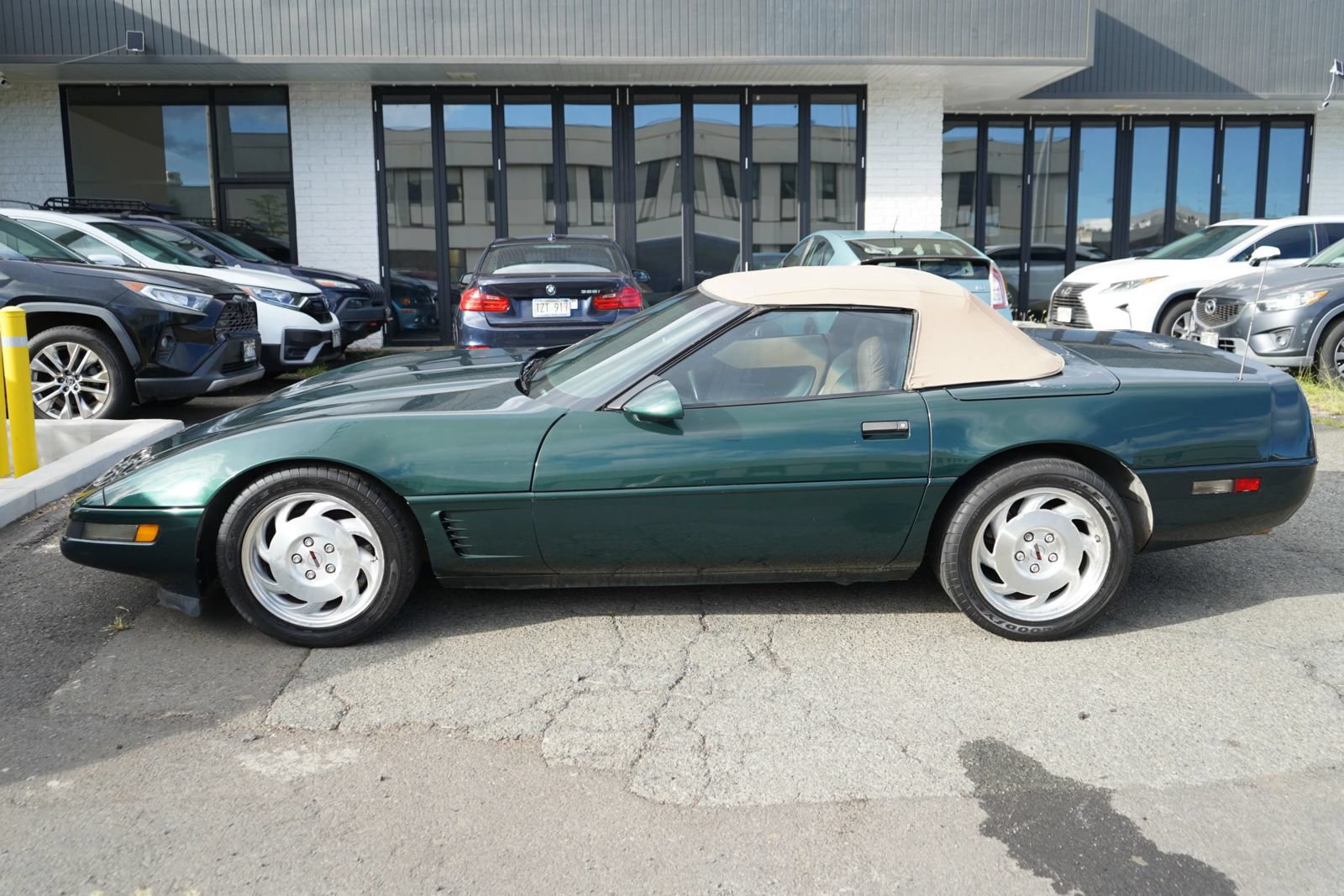 Used 1995 Chevrolet Corvette Convertible RWD image 2