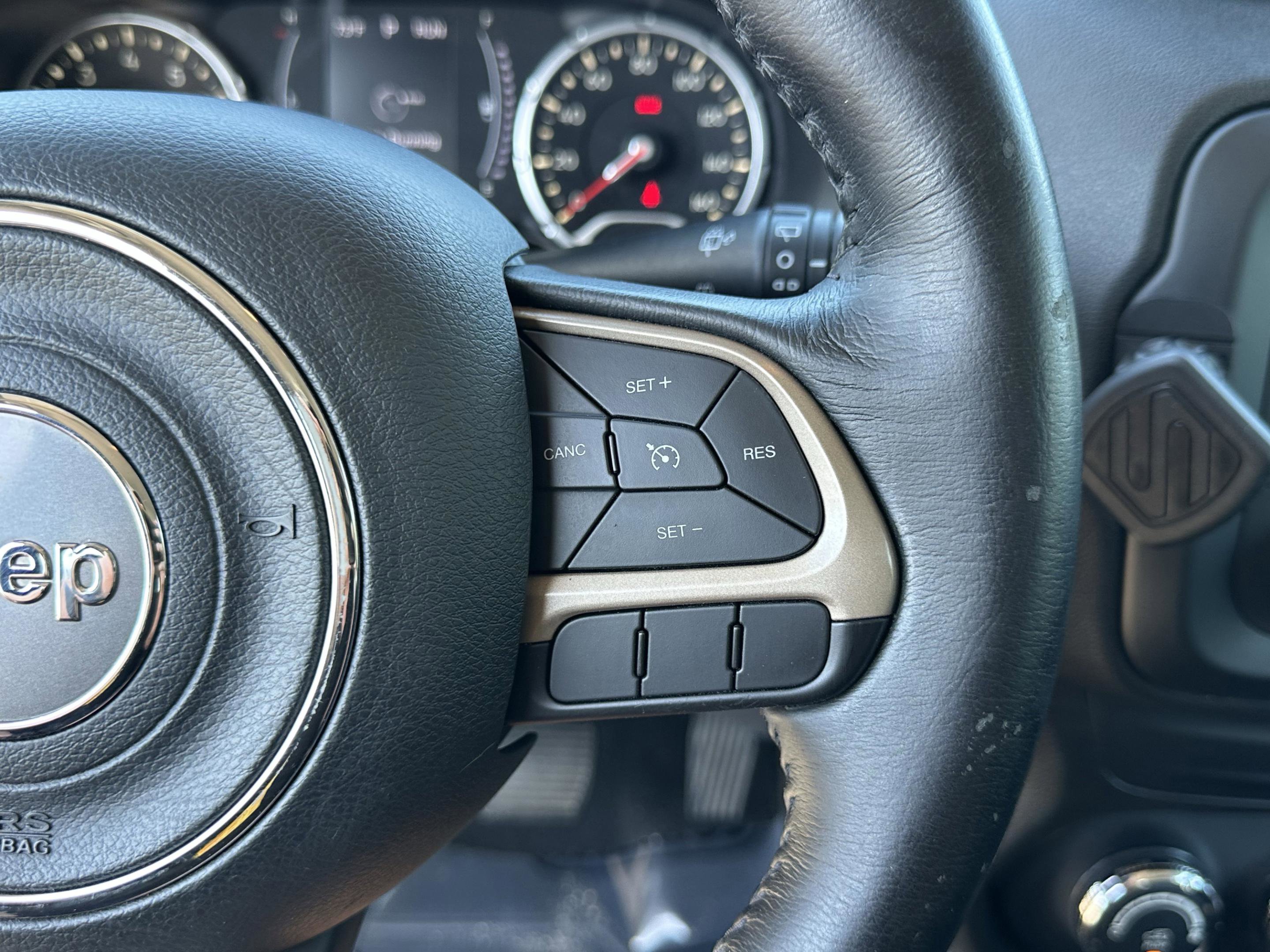 Used 2017 Jeep Renegade Latitude image 28