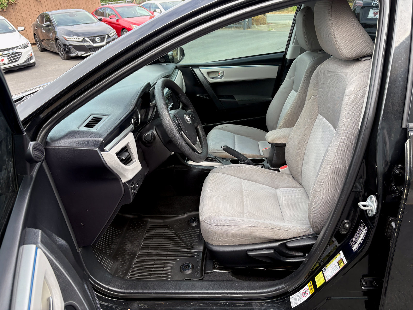 Used 2016 Toyota Corolla LE FWD image 8