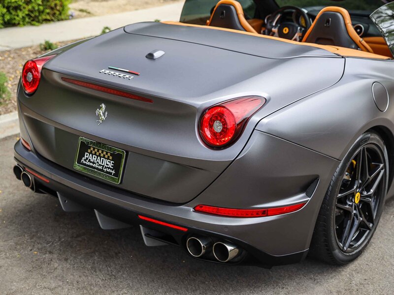 Used 2016 Ferrari California T RWD image 16
