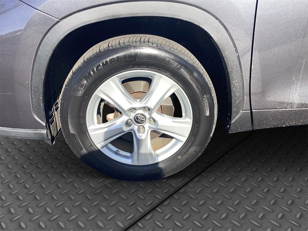 Used 2023 Toyota Highlander L image 22