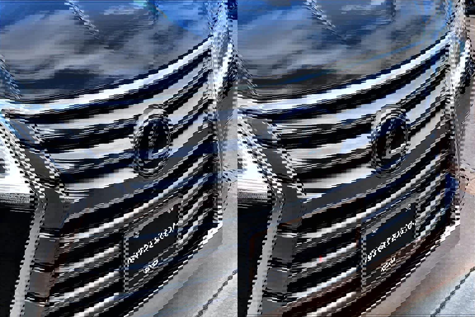 Used 2016 Lexus LX 570 4WD w/ Luxury Package image 28