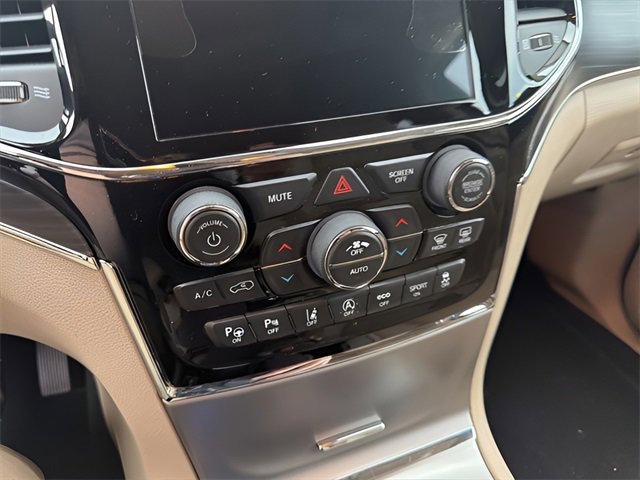 Used 2019 Jeep Grand Cherokee Limited image 11