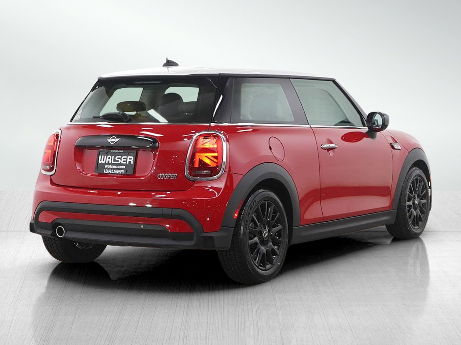Used 2024 MINI Cooper 2-Door Hardtop image 6