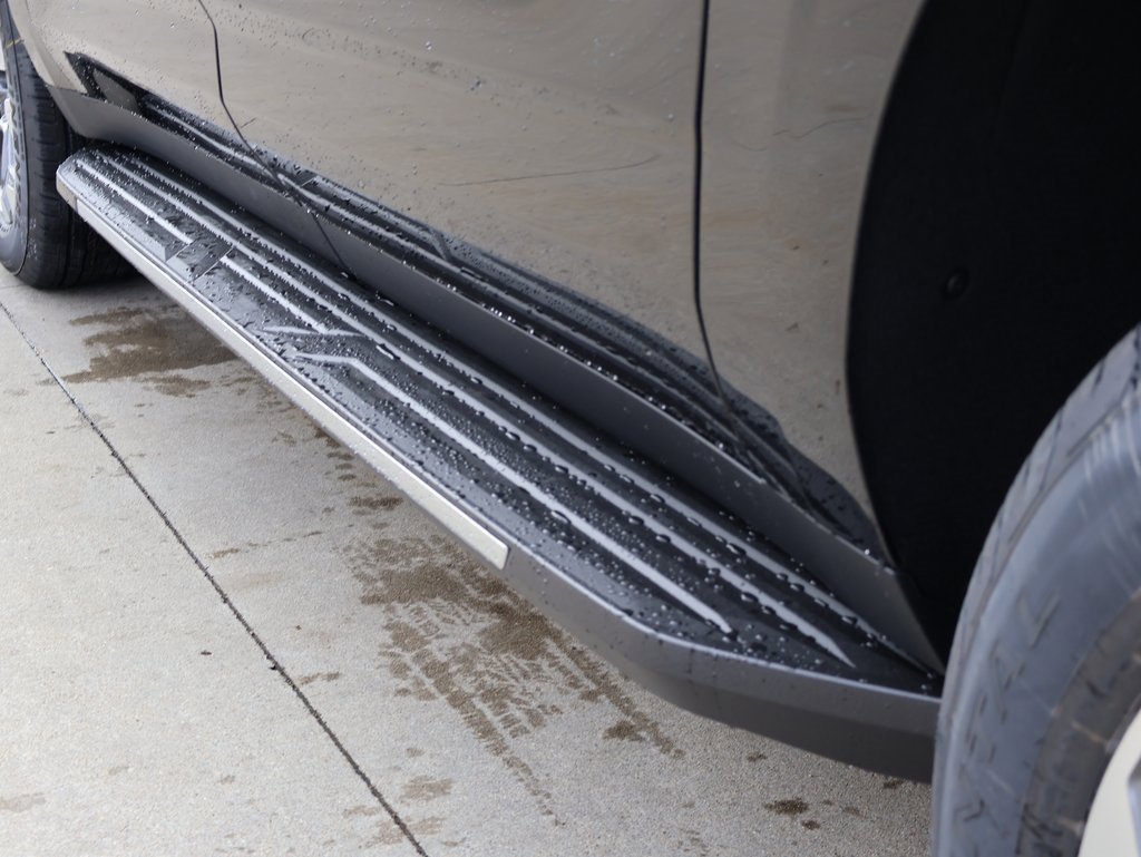 New 2026 Chevrolet Suburban LS image 10