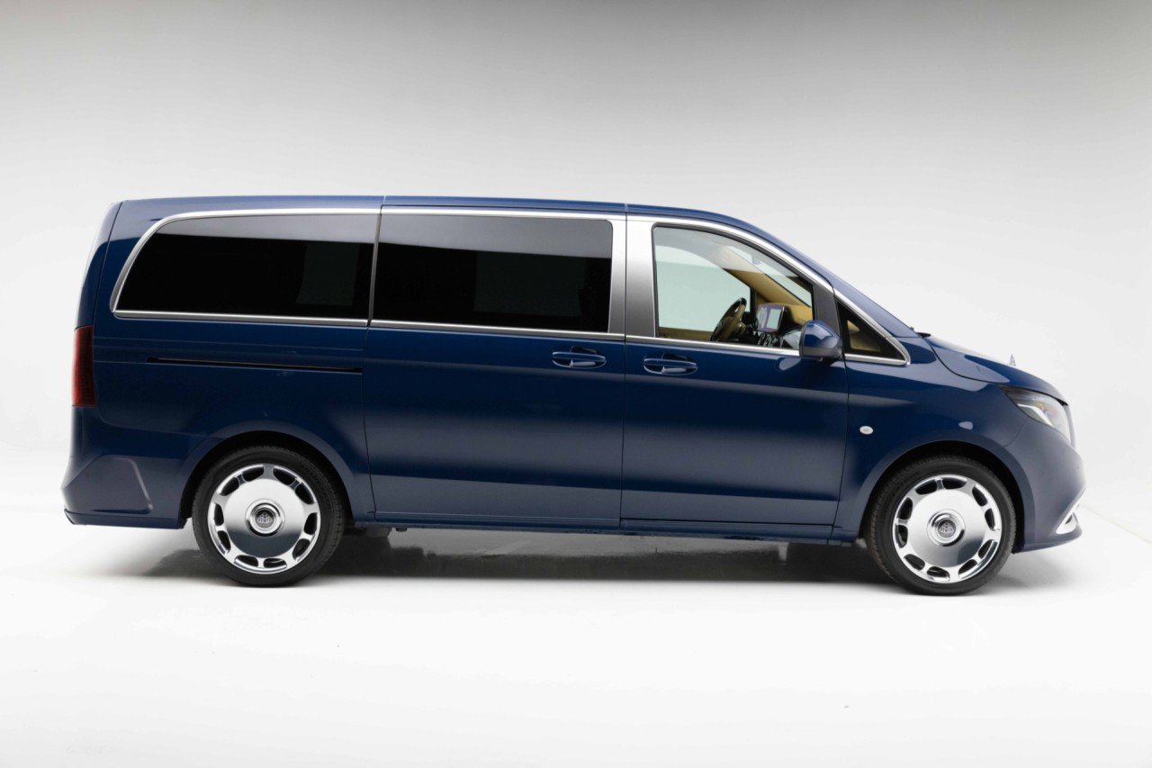 Used 2021 Mercedes-Benz Metris Passenger image 9