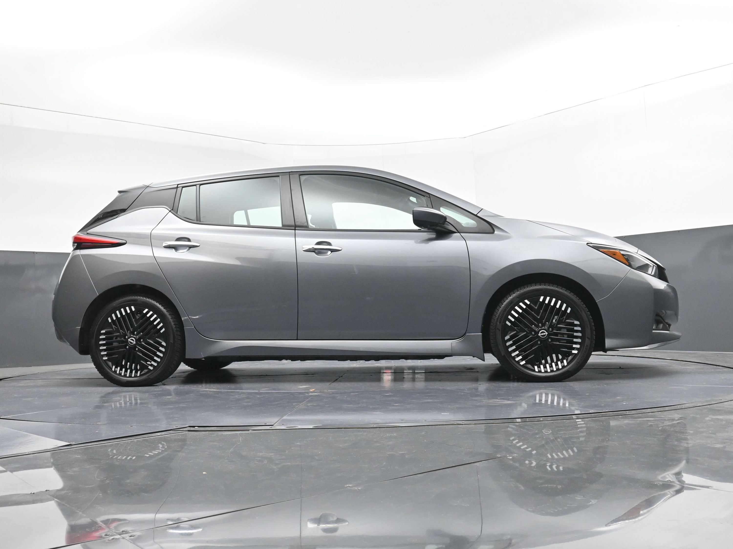 Used 2025 Nissan Leaf SV Plus FWD image 31